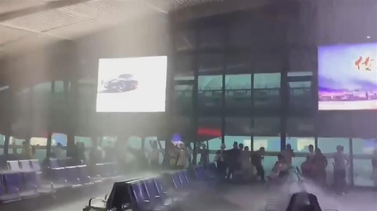 视频｜武汉站候车室漏雨？官方回应：正抓紧抢修