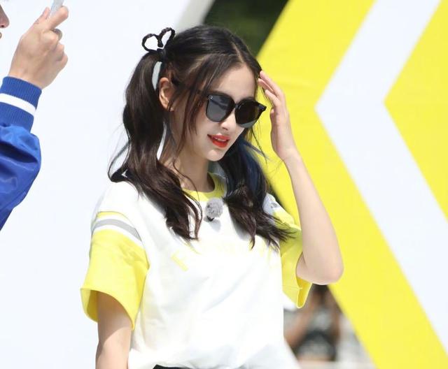 baby双马尾爱心造型美似漫画少女虽说这组路透照中的蔡徐坤颜值非常高