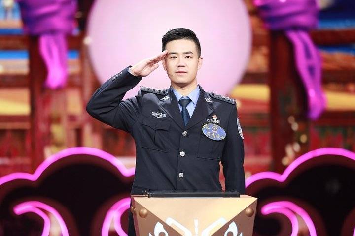 上海轨交民警中有个"诗词达人",下班后变身百万粉丝微博大v|中国诗词