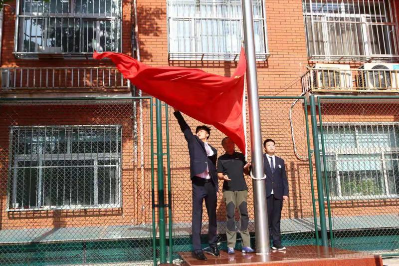 "5月10日上午,北京市中关村中学知春分校举行了一场特别的