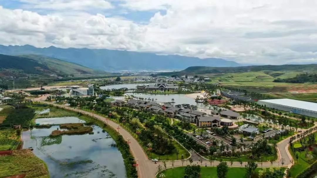 关注云南有个开满鲜花的小镇约么