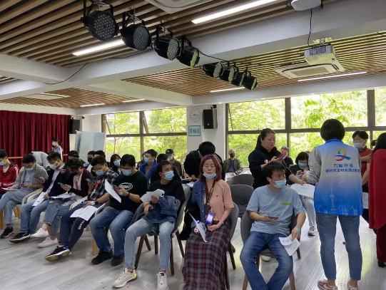 放弃周末、朝八晚九……普陀的“蓝马甲”，你们辛苦了！休闲区蓝鸢梦想 - Www.slyday.coM