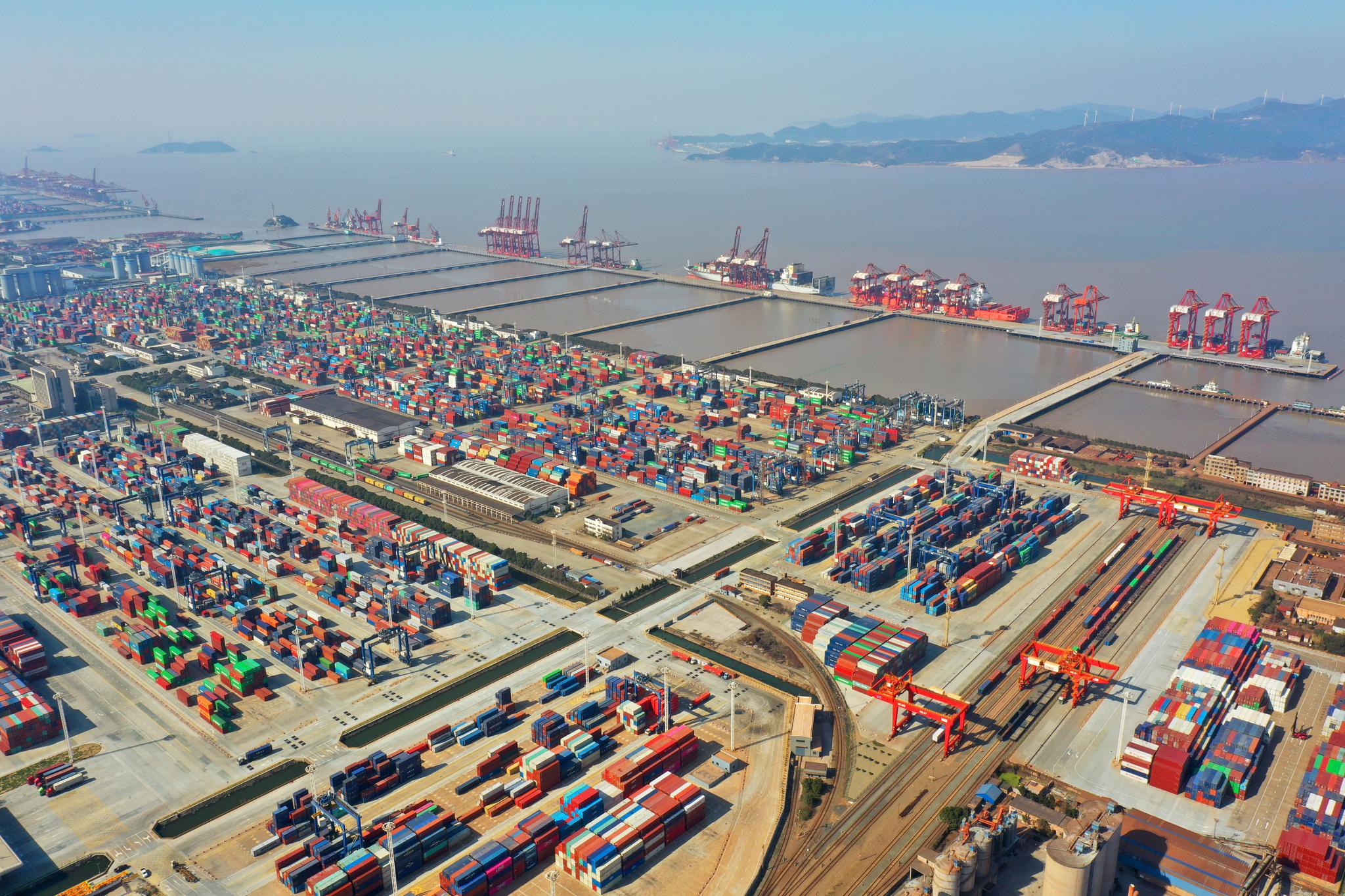 力扛缺舱缺箱难题前4月宁波舟山港集装箱量增幅超25