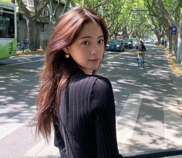 欧阳娜娜晒日常plog原相机显露真实颜值这腿长却看愣我了