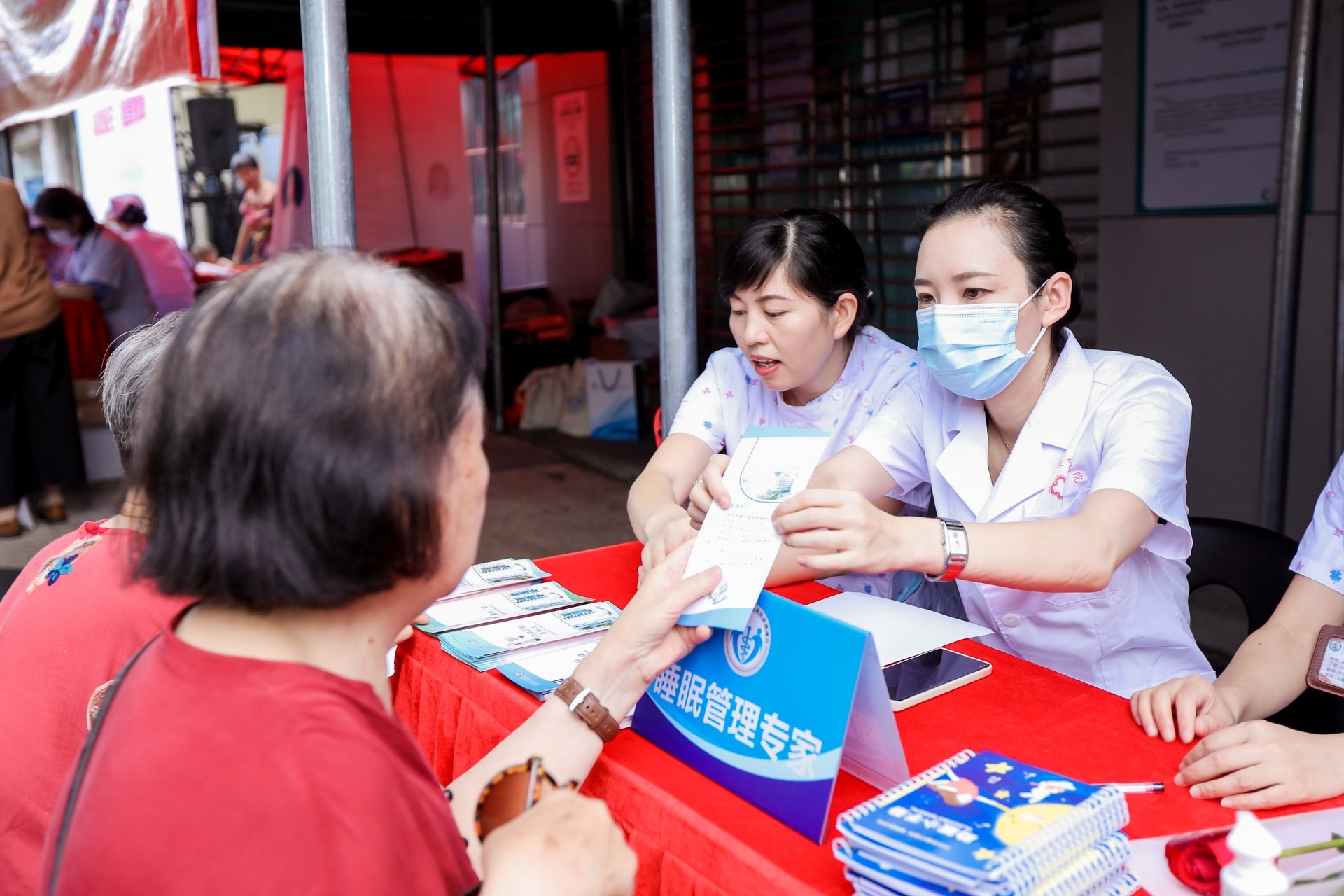 关于北京大学人民医院代挂专家号服务慢病定期复查，专人陪同跟进的信息