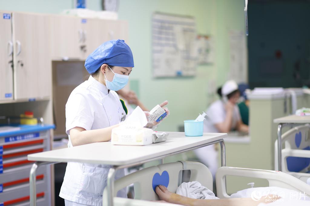 评论!护士献身"宝宝更好"-第1张图片-维普博客