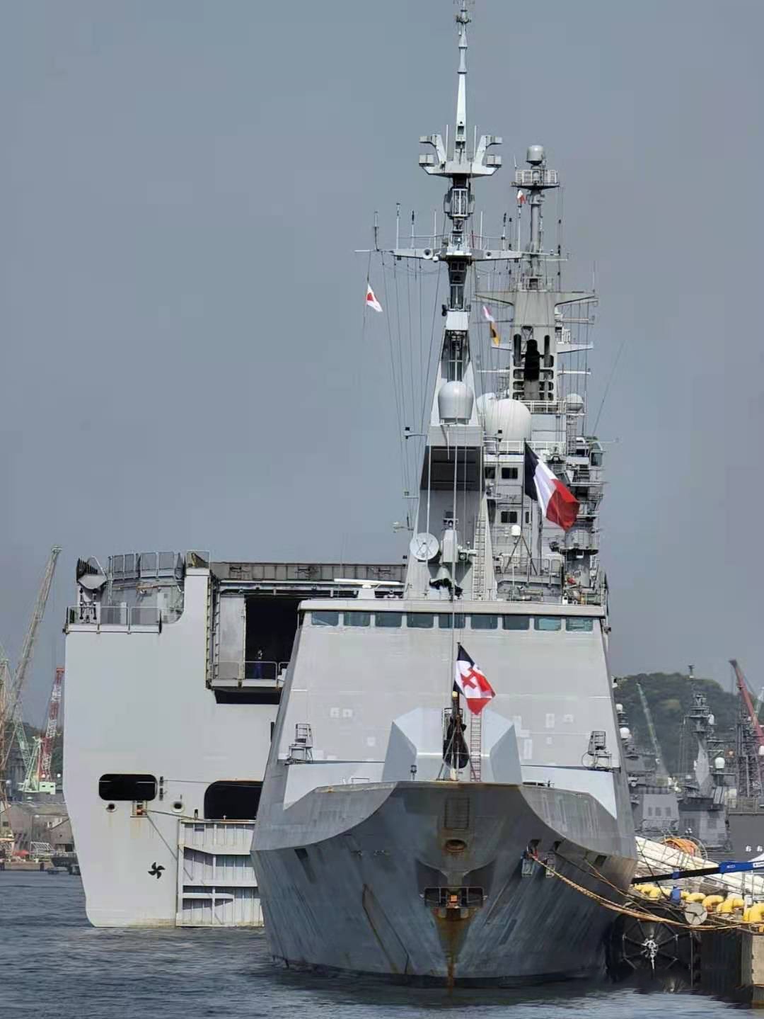 "西北风"级),"絮库夫"号导弹护卫舰(f711 "拉菲特"级)组