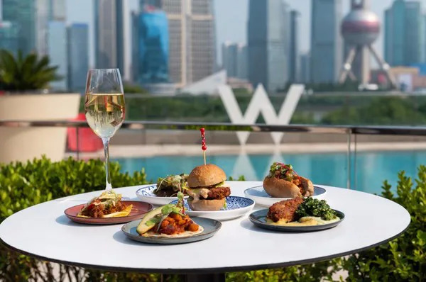 别样肉客近日宣布成为上海外滩W酒店独家植物肉长期合作伙伴