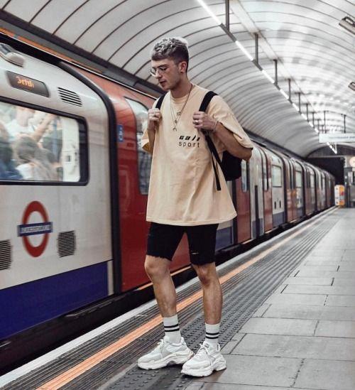 t恤短裤夏天很时髦的搭配学会这样穿轻松打造潮男气质