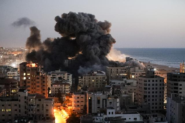 以色列使用制导炸弹摧毁民居 图源：澎湃影像