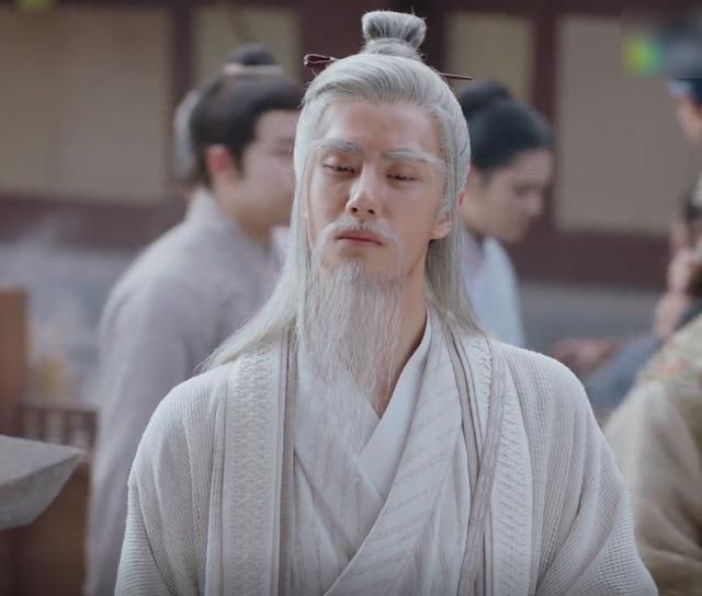 男星白发造型大比拼王鹤棣被观众吐槽丑罗云熙颜值好惊艳