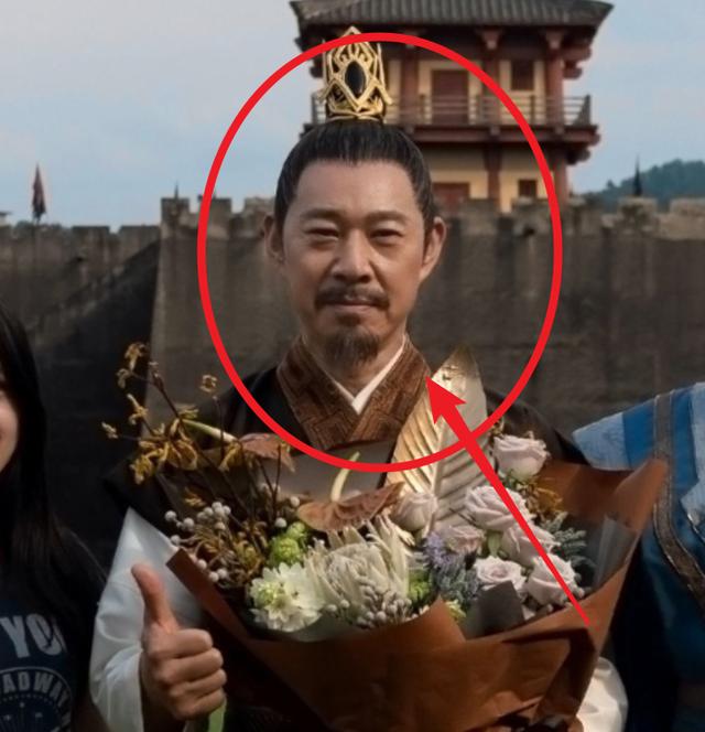 64岁张丰毅和杨洋晒合照二人同框颜值好高这身高差我却看愣了