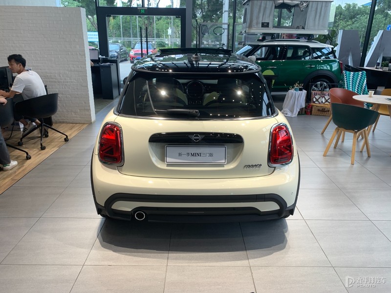 mini one和mini cooper车型搭配7速steptronic双离合变速箱;mini