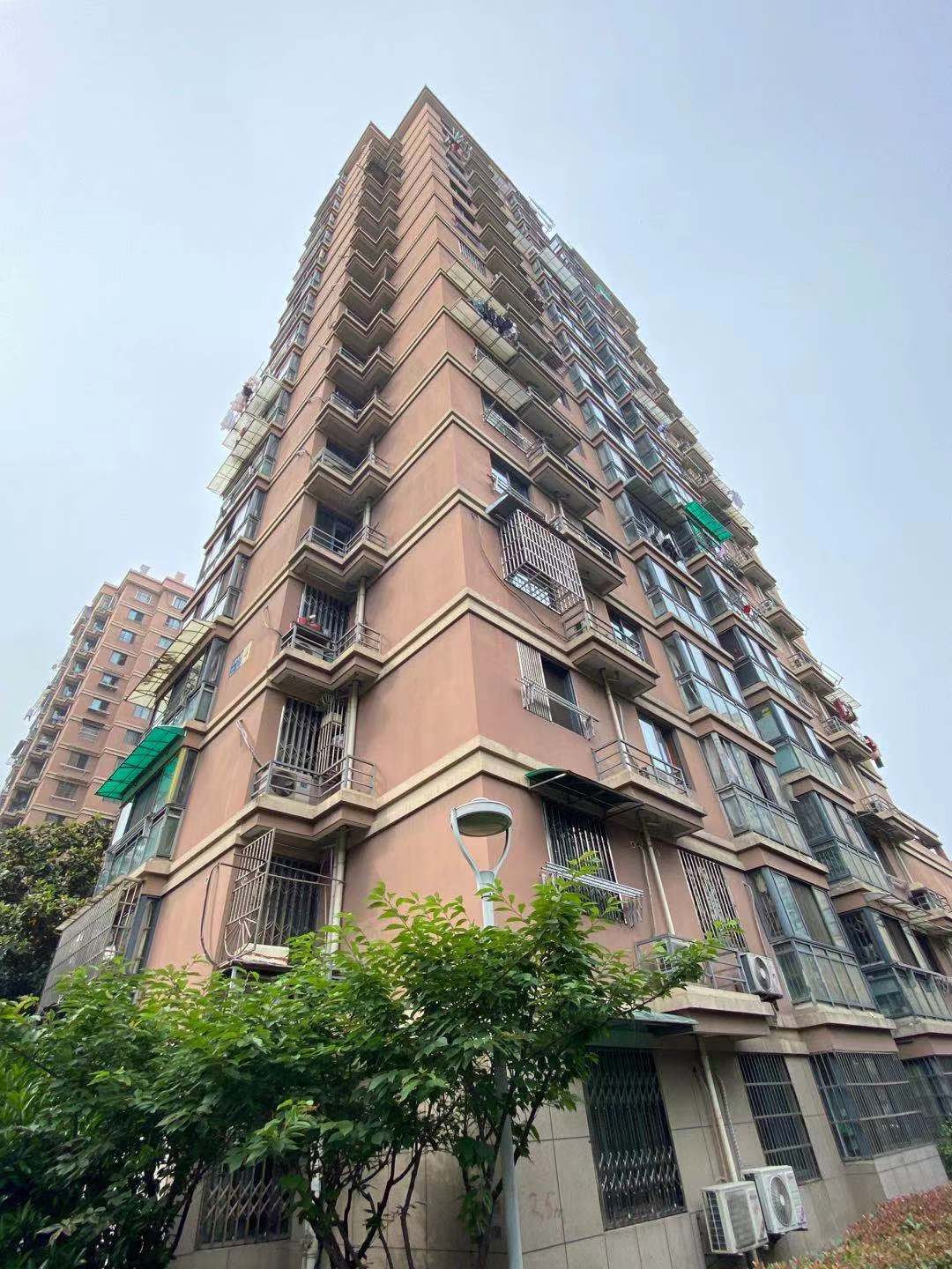 案发三堡北苑某幢高层. &nbsp; 本文图片均为澎湃新闻记者 葛熔金 图