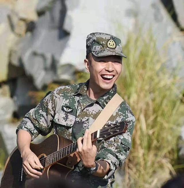 解放军小哥陈坦你火了