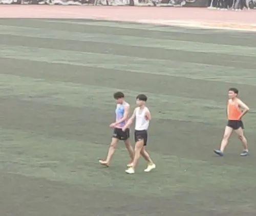 震撼全场！原来真的有“隐形的翅膀”休闲区蓝鸢梦想 - Www.slyday.coM