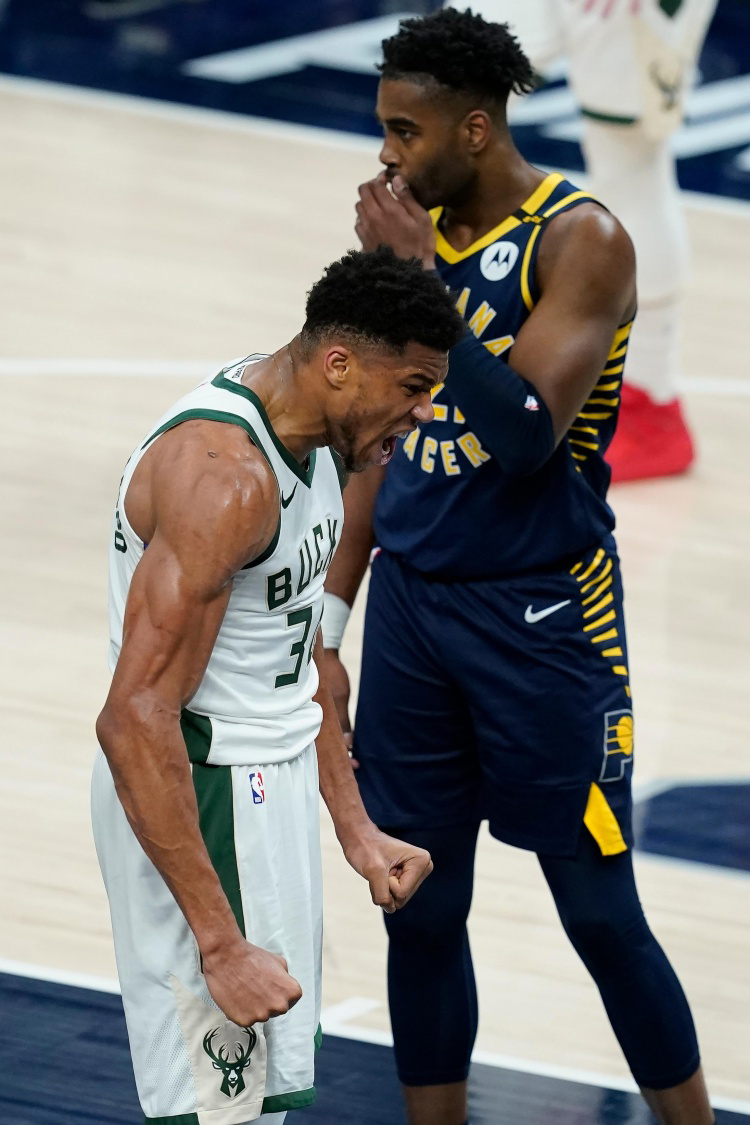 字母哥晒扣篮后庆祝照我差点都拉出来了