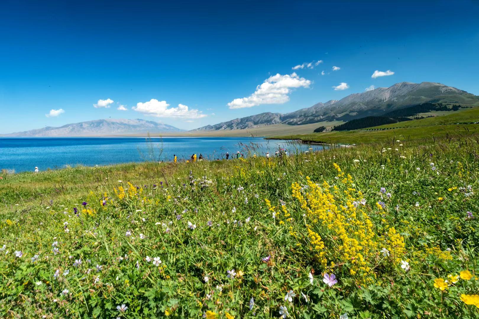 云游四方新晋5a级景区这片山脊梁上的湖神秘又美丽