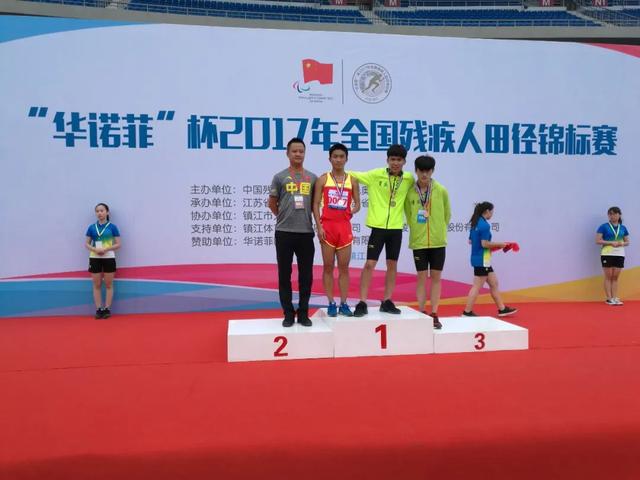 震撼全场！原来真的有“隐形的翅膀”休闲区蓝鸢梦想 - Www.slyday.coM