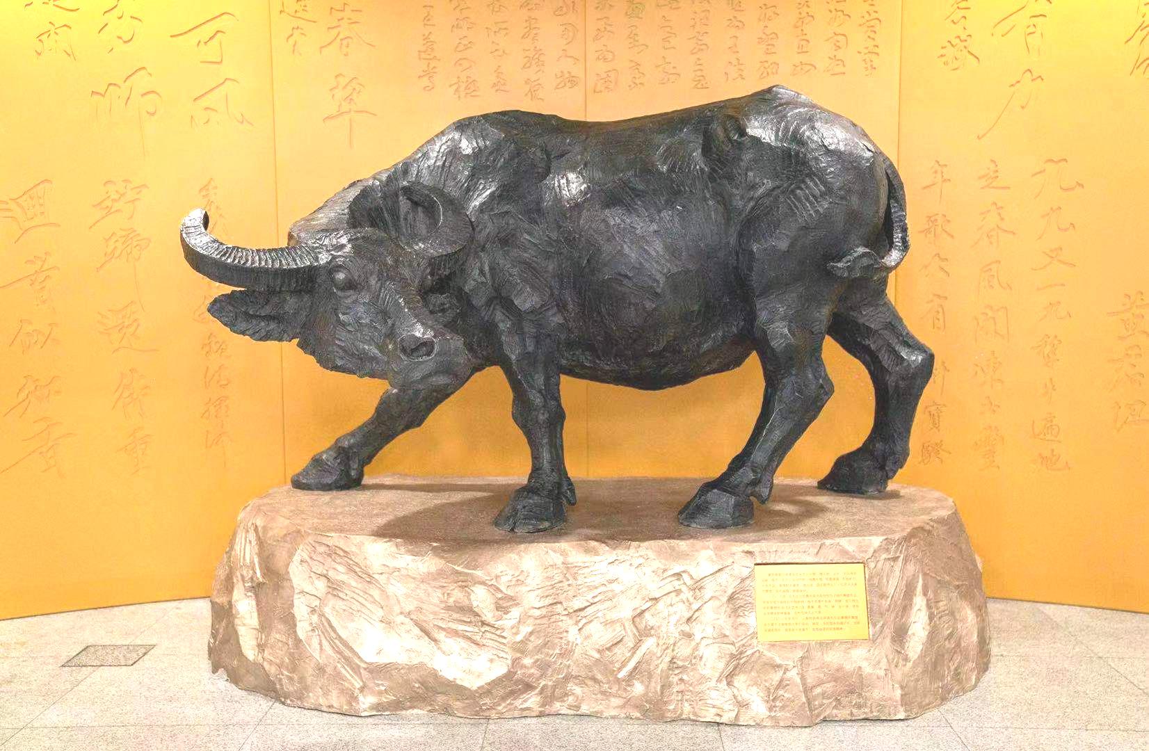 汪观清"爱牛"被上海地铁公共空间永久性收藏|雕塑_新浪新闻