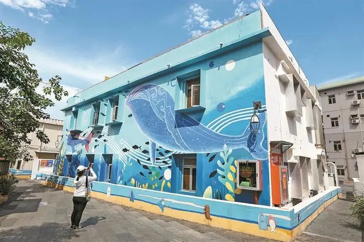 大梅沙滨海文旅艺术小镇用"海洋"元素进行改造.