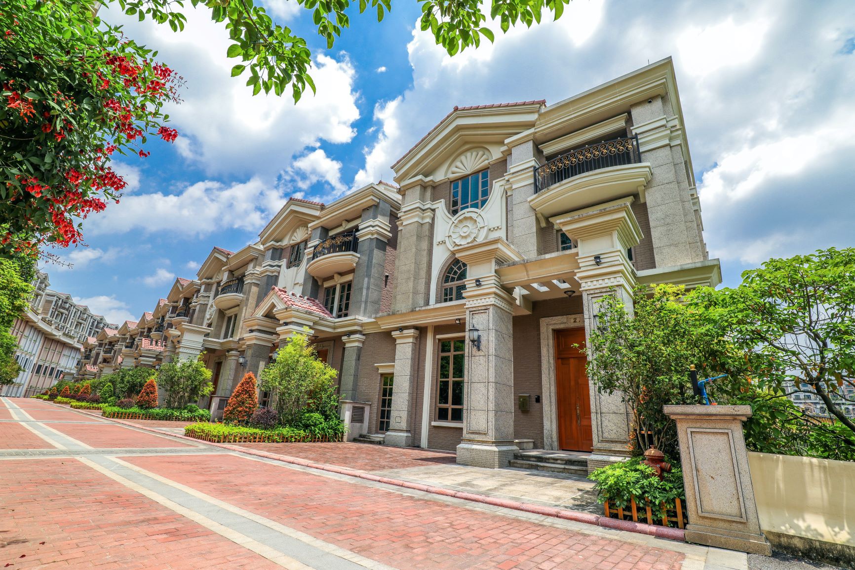 御湖名邸左岸最后约50套抢占高端市场