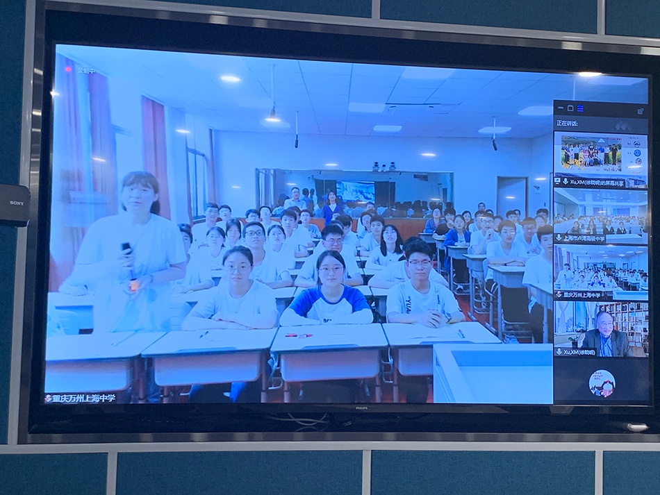 两国三城四课堂5G相连的创新课堂,美国的顶尖科学家与中国的中小学生同屏沟通。