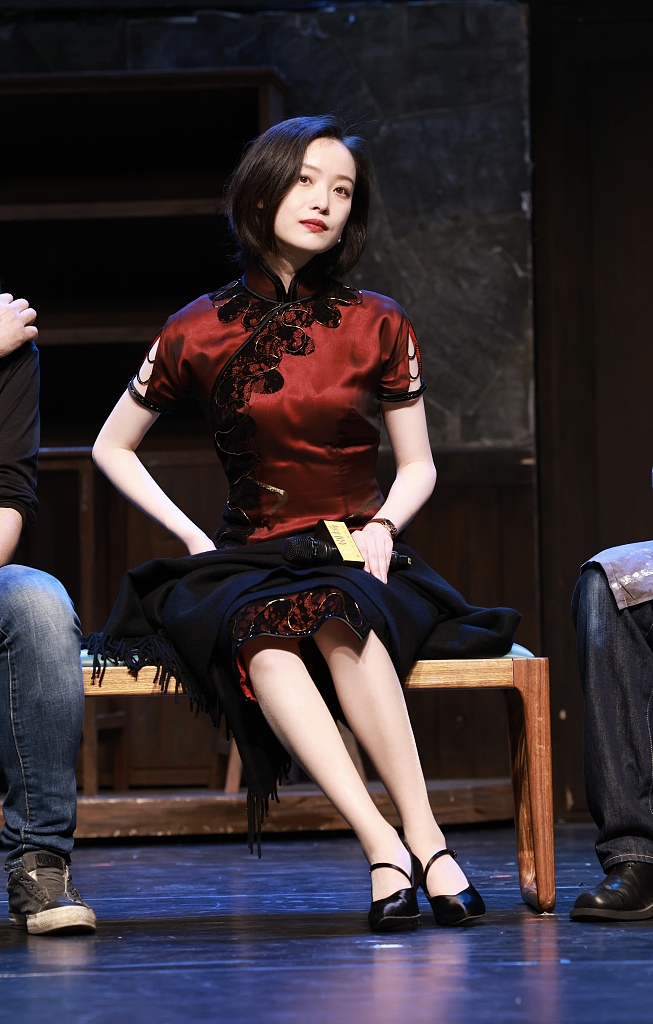 倪妮话剧造型穿旗袍眼波流转尽显风情