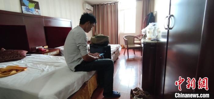 武汉龙卷风亲历者：和工友拼死顶住大门自救休闲区蓝鸢梦想 - Www.slyday.coM