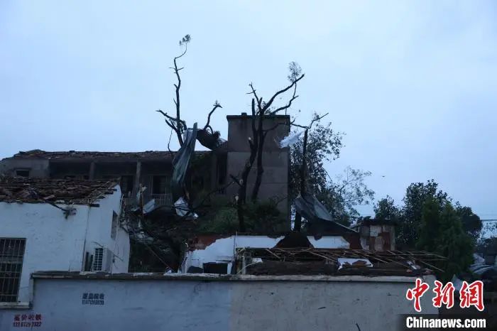 已致12死！ 武汉苏州遭龙卷风袭击，亲历者：天花板一块块往下掉（视频）休闲区蓝鸢梦想 - Www.slyday.coM