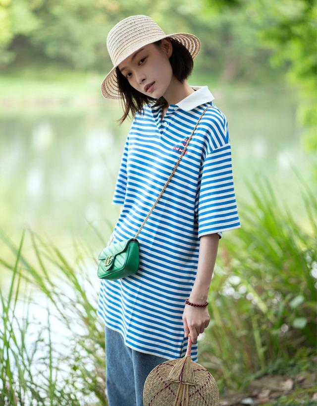 倪妮的夏日出游穿搭太美啦海魂衫配牛仔裤戴个草帽都很高级