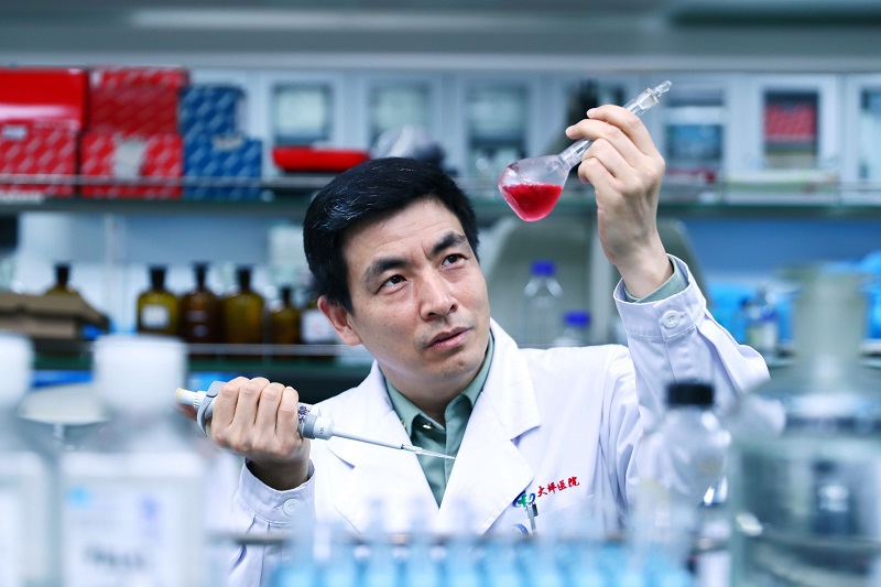 重庆陆军军医大学曾春雨获美国心脏学院杰出科学家奖