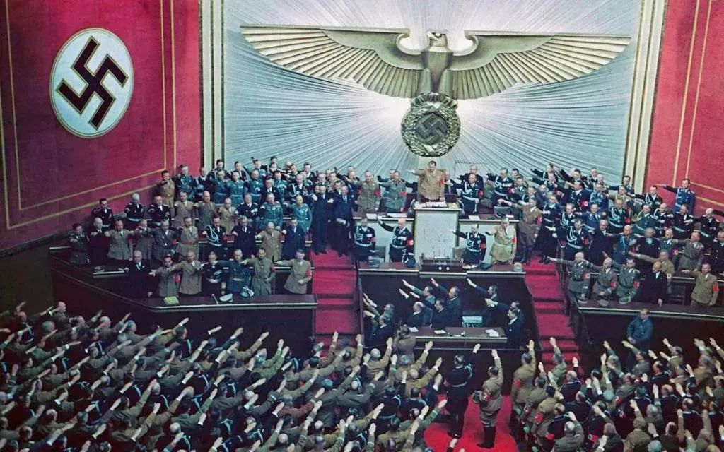 当年纳粹党之所以能够在德国上台,非常重要的一个原因就是,他们的理论