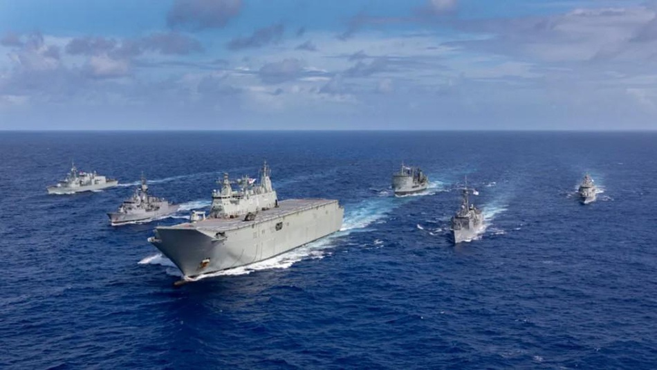 “堪培拉”级战略投送舰有“准航母”的称号，有了“准航母”后，澳大利亚海军近年来也开始组编队前往南海等区域“秀肌肉”。