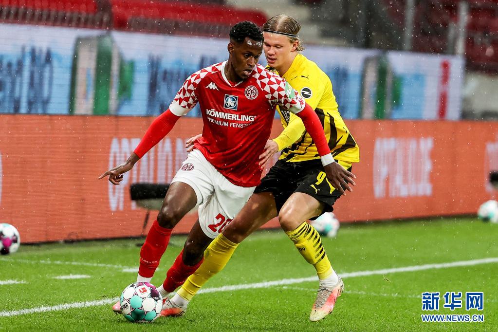 多特蒙德vs奥格斯堡:阿德耶米破门雷贾尼处子球,多特2-0稳坐德甲第二