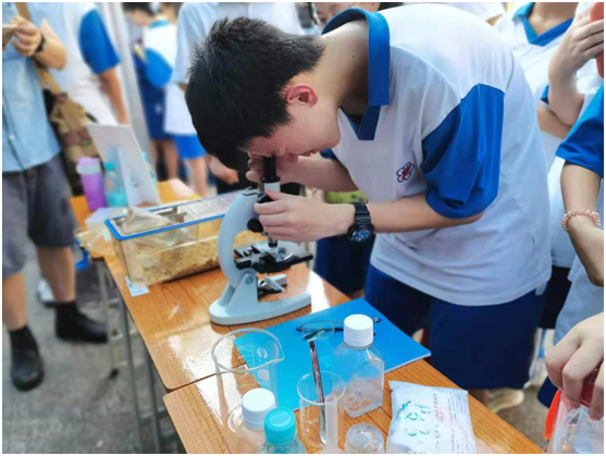 据了解,广州科学城中学科技社积极推进素质教育,培养实践创新能力