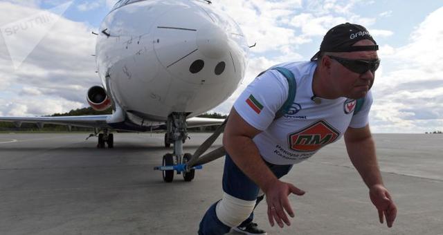 俄大力士将尝试创造拖曳米26直升机世界纪录