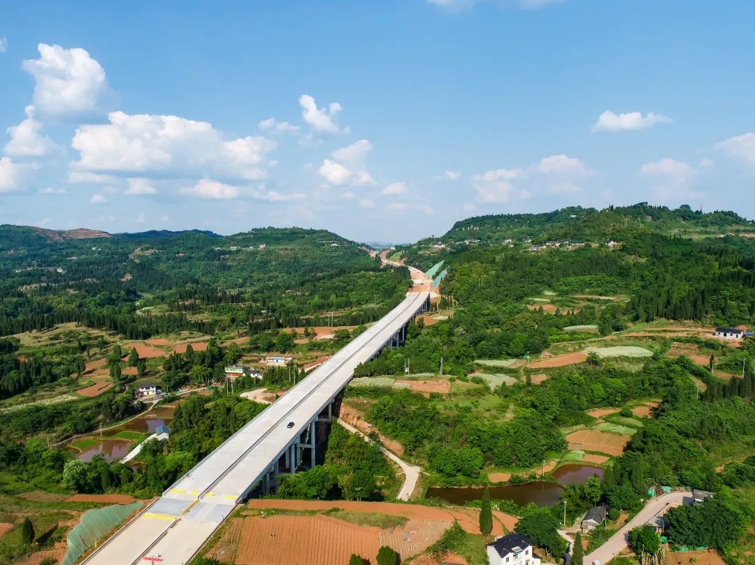 在建的大内高速公路&nbsp;高剑辉 摄