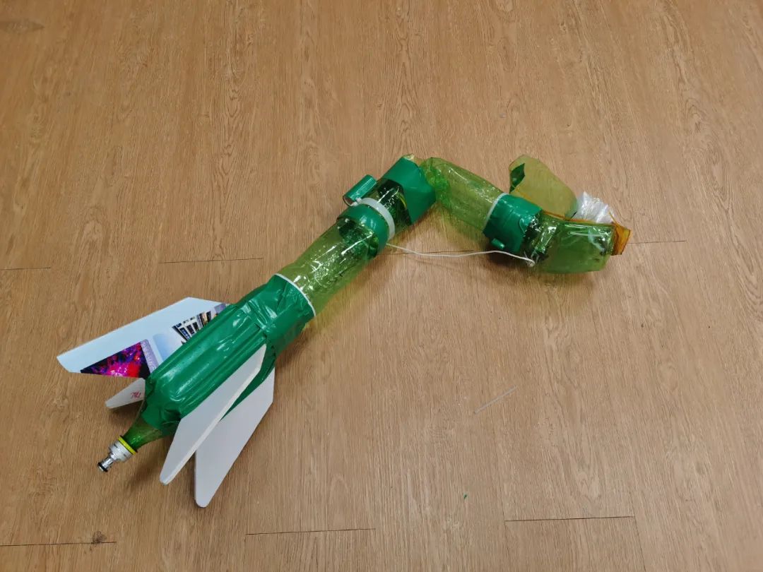 一个"水火箭",沸腾了整个操场!