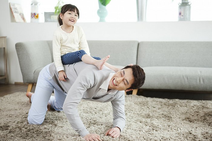 中国父亲能摆脱丧偶式育儿的标签吗