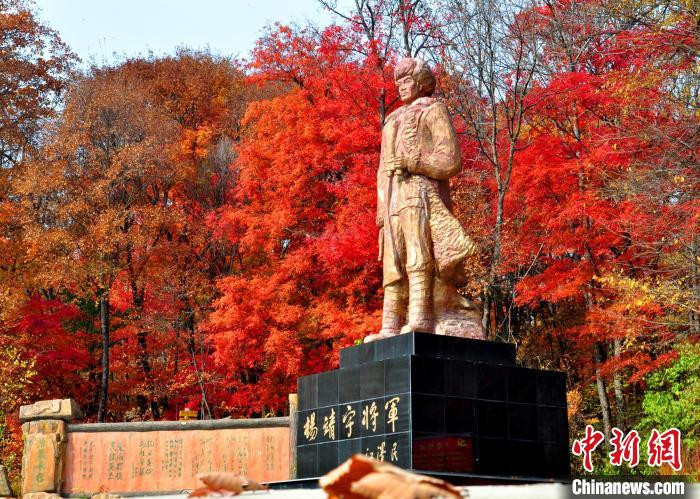 杨靖宇塑像屹立景区(资料图) 红石林业局供图