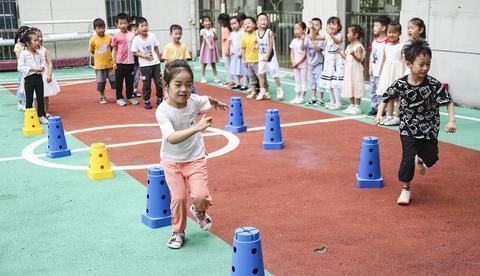 新华社：总和生育率低至1.3，我国是否跌入“低生育率陷阱”？休闲区蓝鸢梦想 - Www.slyday.coM