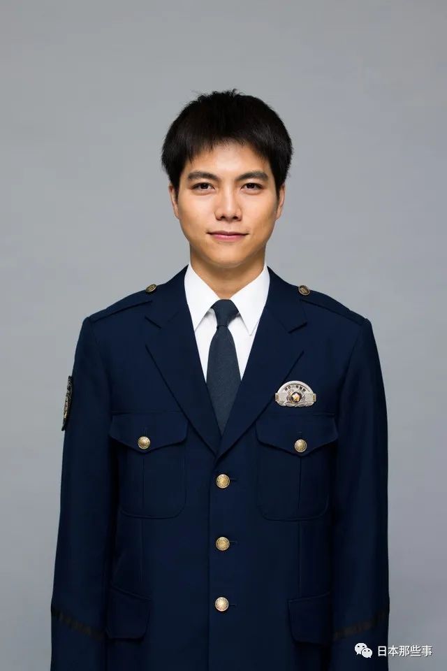明明今年年初还是警察学校的学生,重冈大毅.