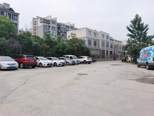 路边乱停车辆常被划违停咋管？休闲区蓝鸢梦想 - Www.slyday.coM