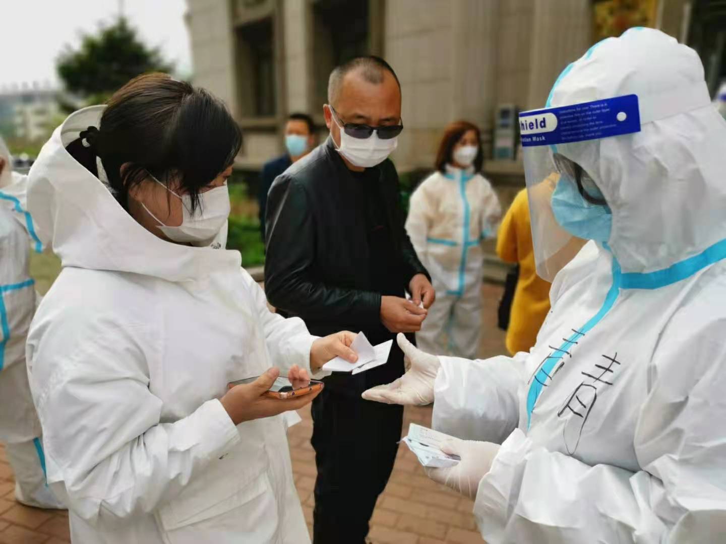 营口战疫一线暖心画面让人感动