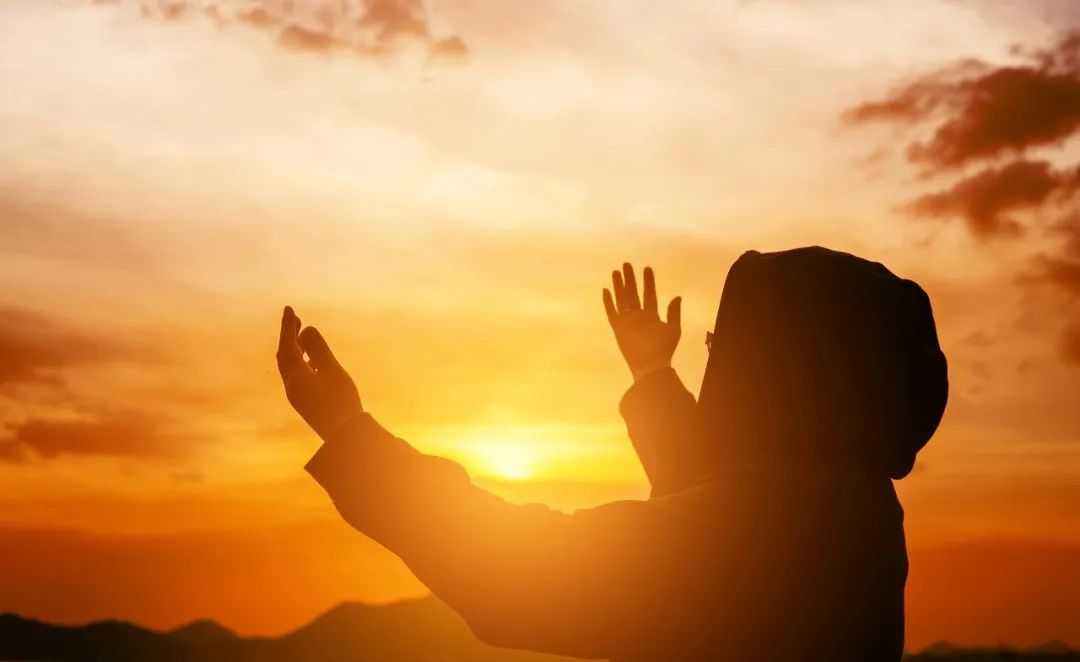 做一个普通而自信的人