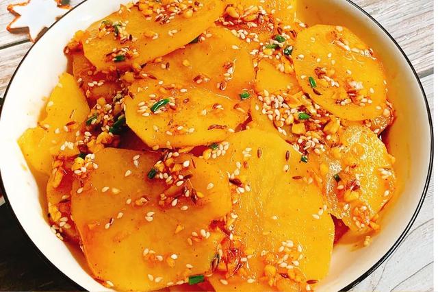 特下饭的酸辣土豆片新手也能轻松做出的超级美味炎热的季节凉拌最好吃