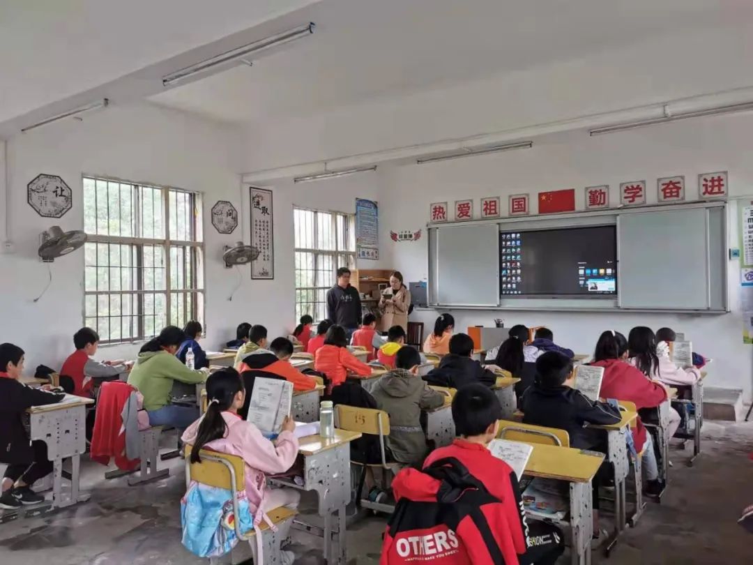 王老师任课的班级而记者从灵川县潮田乡旺塘小学校长莫玉华了解到