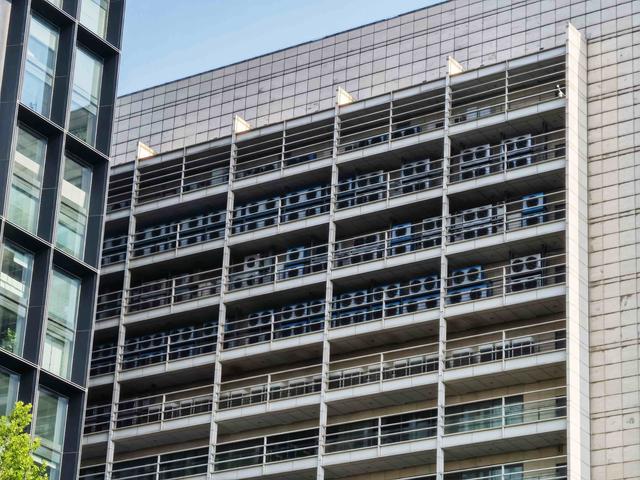 一开空调就受罪近百台室外机对着居民楼嗡嗡声彻夜不停