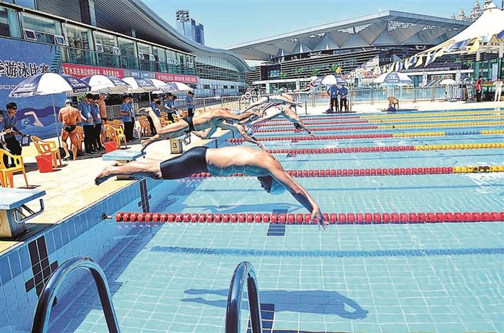 200余名游泳高手宝体劈波斩浪